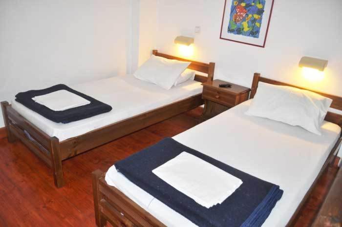 Odos Odysseos Aparthotel Ermoupoli Habitación foto
